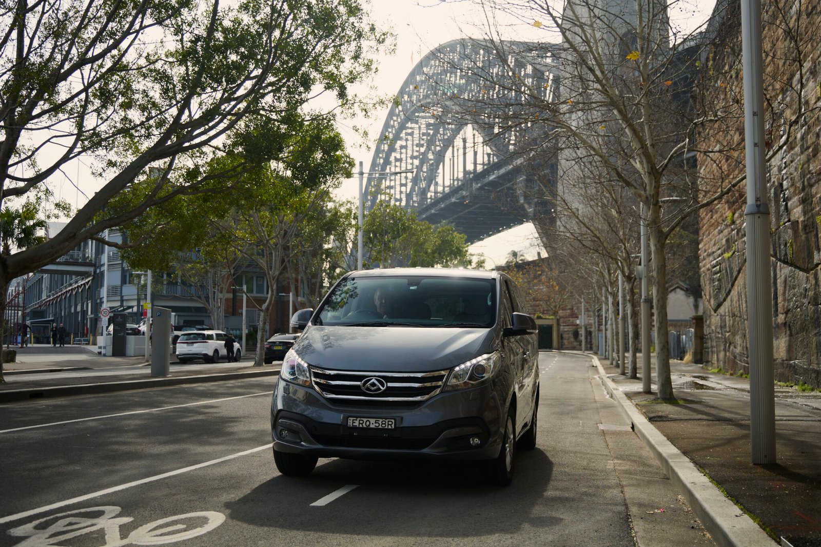 Luxury private van tour with Sydney Harbour Bridge in background